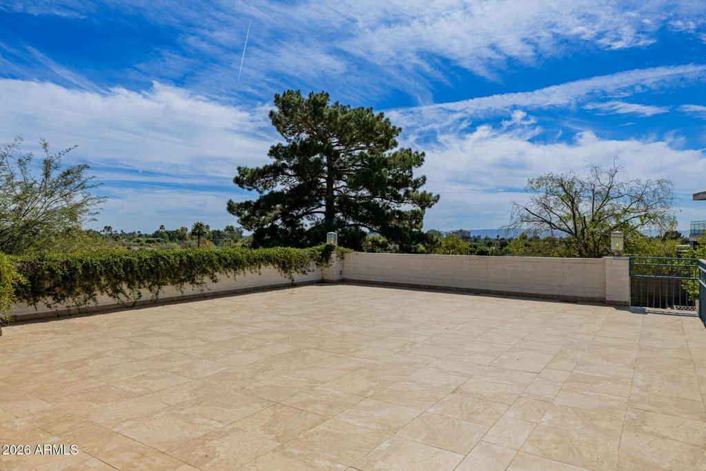 Image 133 of property listing at 2131 E BETHANY HOME Road, Phoenix, AZ 85016