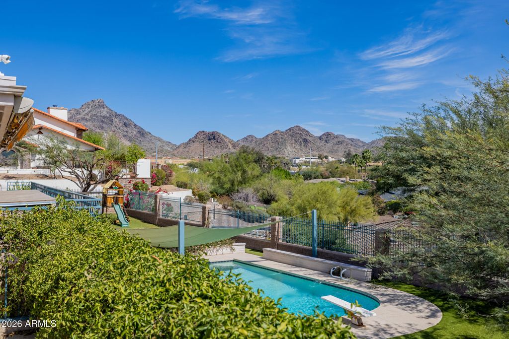 Image 135 of property listing at 2131 E BETHANY HOME Road, Phoenix, AZ 85016