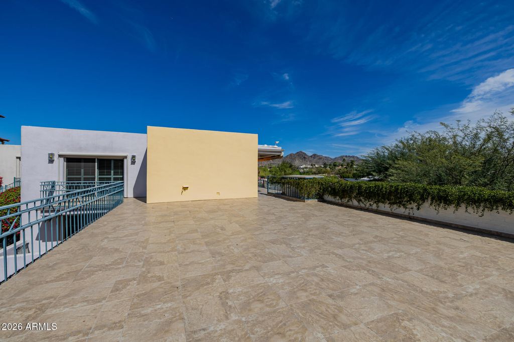 Image 138 of property listing at 2131 E BETHANY HOME Road, Phoenix, AZ 85016