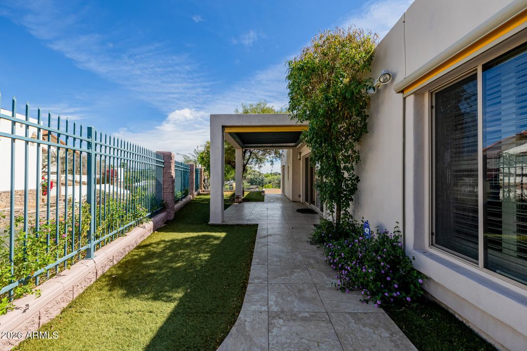 Image 140 of property listing at 2131 E BETHANY HOME Road, Phoenix, AZ 85016