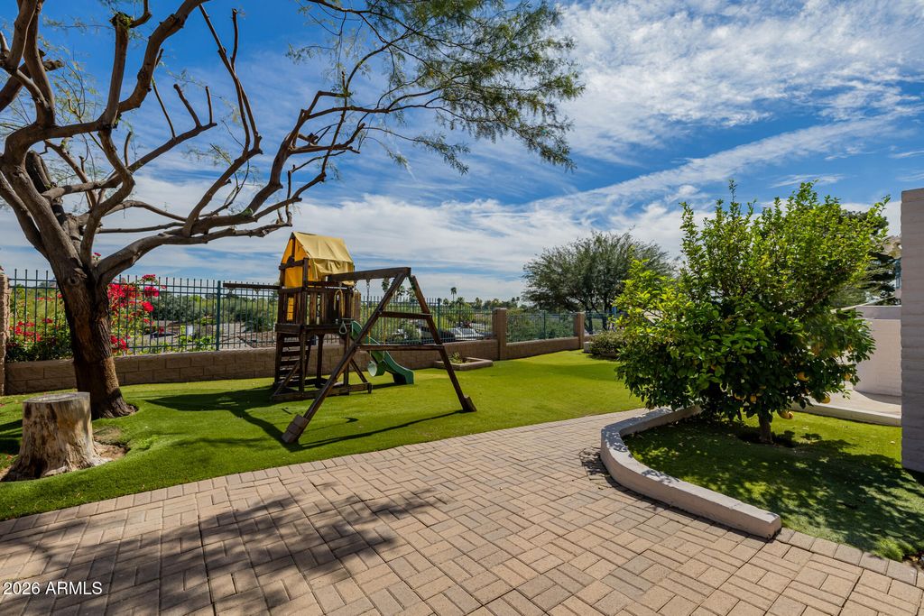 Image 142 of property listing at 2131 E BETHANY HOME Road, Phoenix, AZ 85016