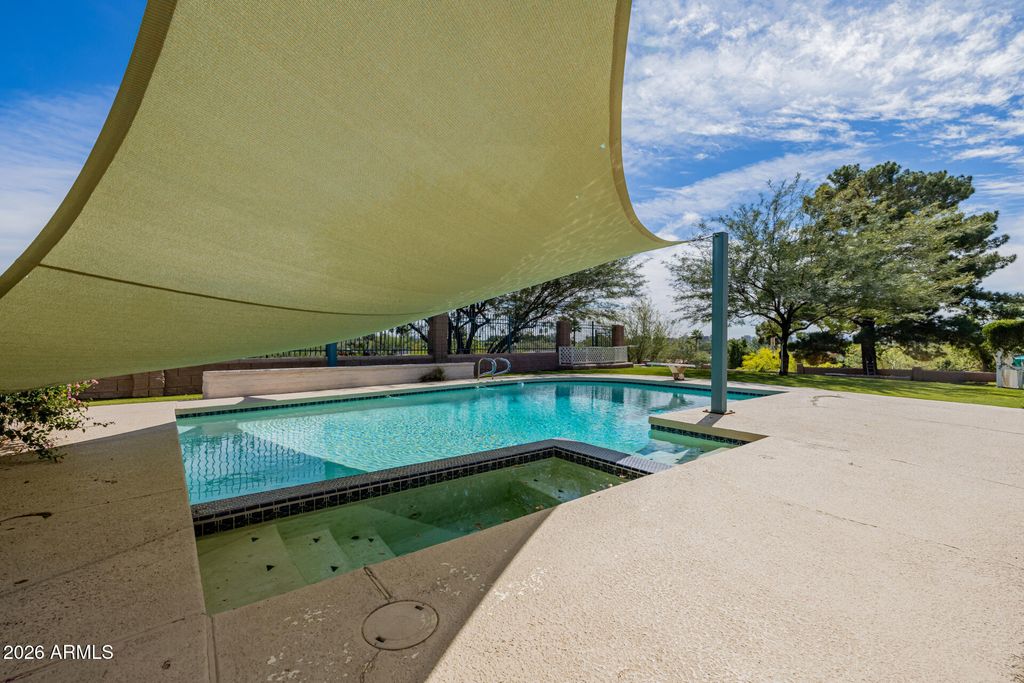 Image 148 of property listing at 2131 E BETHANY HOME Road, Phoenix, AZ 85016