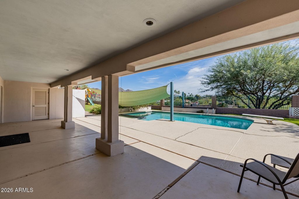 Image 150 of property listing at 2131 E BETHANY HOME Road, Phoenix, AZ 85016