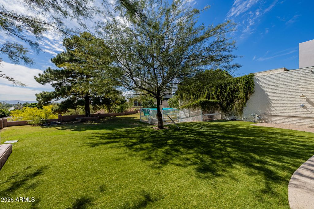 Image 152 of property listing at 2131 E BETHANY HOME Road, Phoenix, AZ 85016