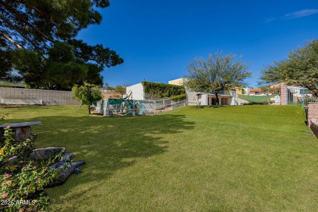 Image 153 of property listing at 2131 E BETHANY HOME Road, Phoenix, AZ 85016