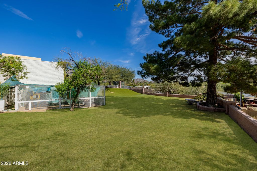 Image 154 of property listing at 2131 E BETHANY HOME Road, Phoenix, AZ 85016