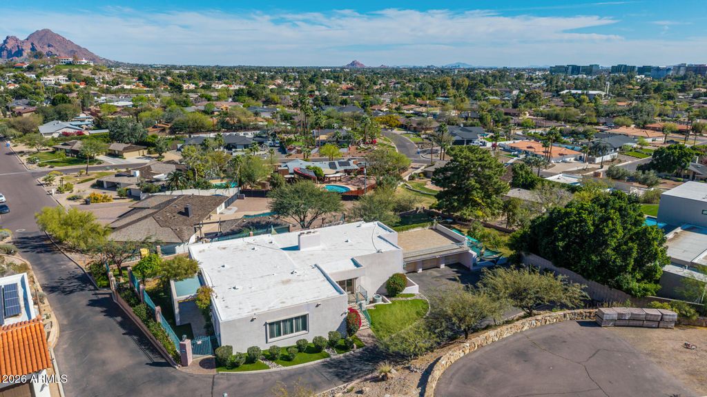 Image 162 of property listing at 2131 E BETHANY HOME Road, Phoenix, AZ 85016