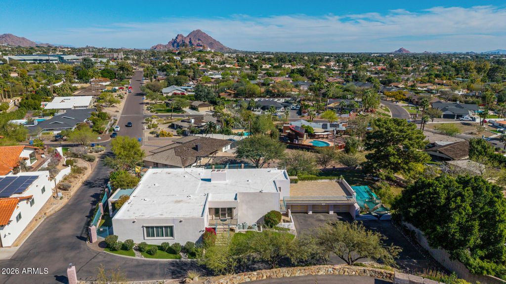 Image 163 of property listing at 2131 E BETHANY HOME Road, Phoenix, AZ 85016