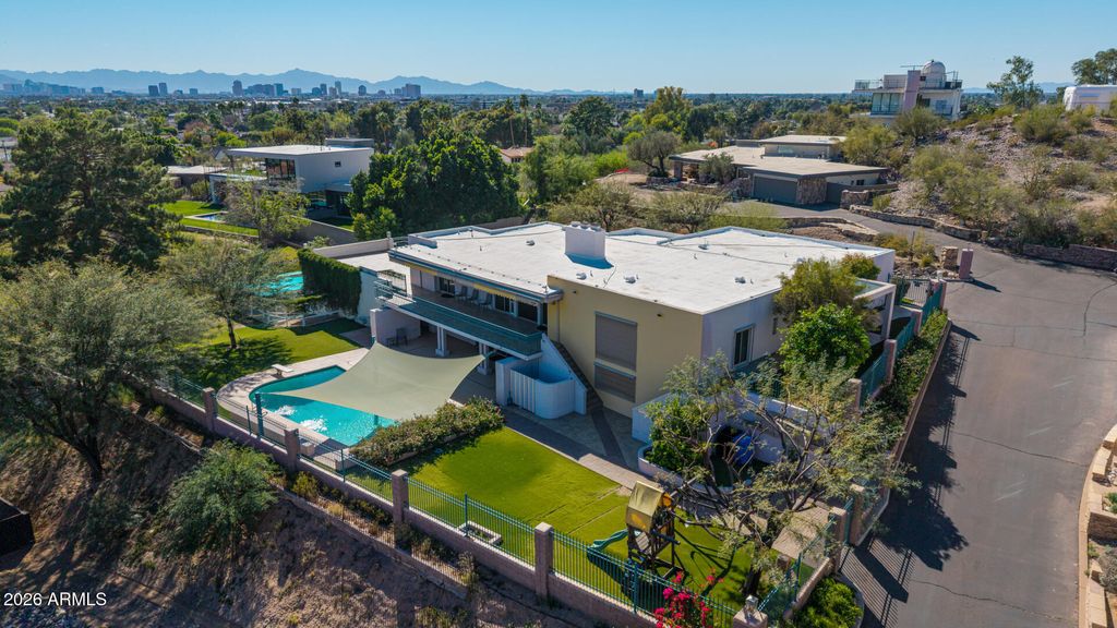 Image 165 of property listing at 2131 E BETHANY HOME Road, Phoenix, AZ 85016