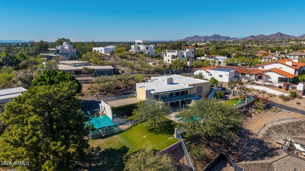 Image 167 of property listing at 2131 E BETHANY HOME Road, Phoenix, AZ 85016