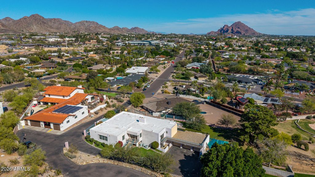 Image 169 of property listing at 2131 E BETHANY HOME Road, Phoenix, AZ 85016