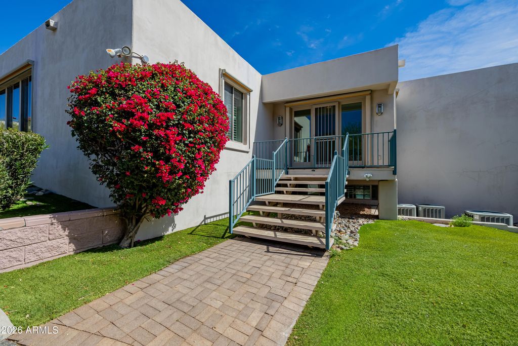 Image 17 of property listing at 2131 E BETHANY HOME Road, Phoenix, AZ 85016