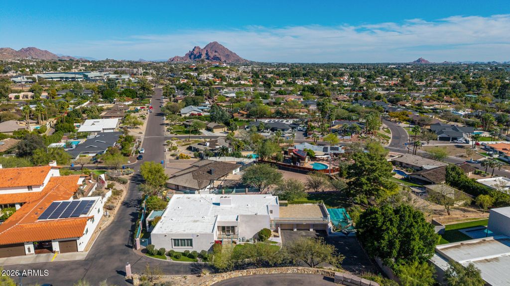 Image 170 of property listing at 2131 E BETHANY HOME Road, Phoenix, AZ 85016