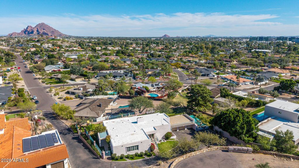 Image 171 of property listing at 2131 E BETHANY HOME Road, Phoenix, AZ 85016