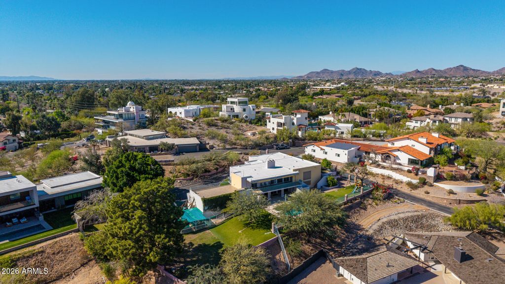 Image 173 of property listing at 2131 E BETHANY HOME Road, Phoenix, AZ 85016