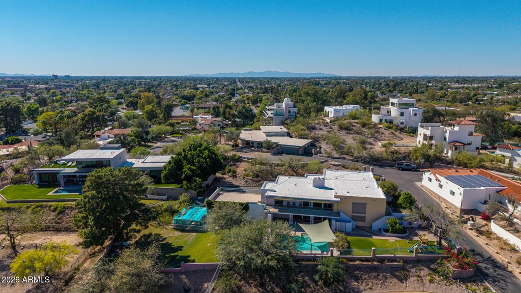 Image 174 of property listing at 2131 E BETHANY HOME Road, Phoenix, AZ 85016