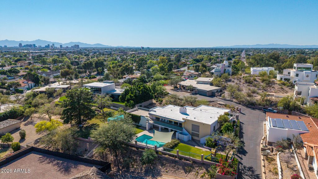 Image 175 of property listing at 2131 E BETHANY HOME Road, Phoenix, AZ 85016