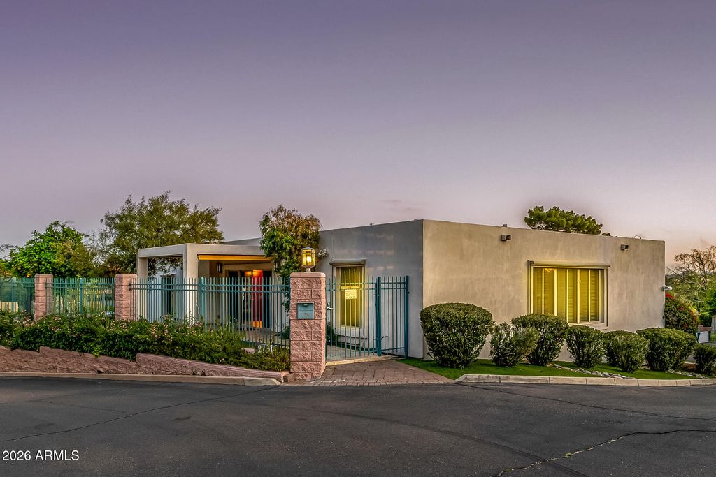 Image 180 of property listing at 2131 E BETHANY HOME Road, Phoenix, AZ 85016