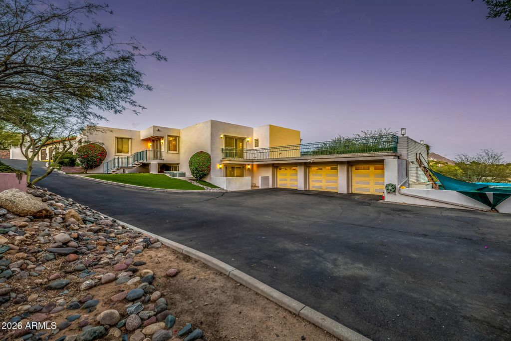 Image 182 of property listing at 2131 E BETHANY HOME Road, Phoenix, AZ 85016
