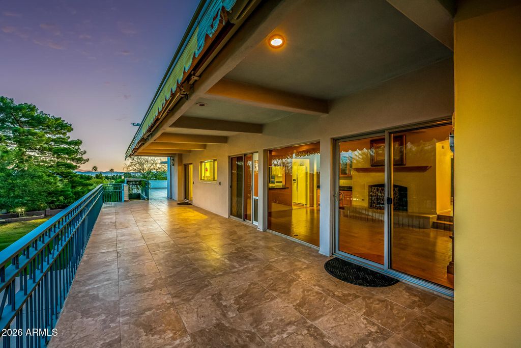 Image 187 of property listing at 2131 E BETHANY HOME Road, Phoenix, AZ 85016