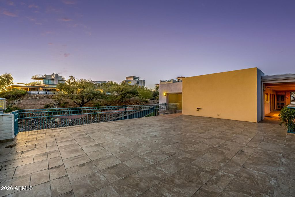 Image 190 of property listing at 2131 E BETHANY HOME Road, Phoenix, AZ 85016