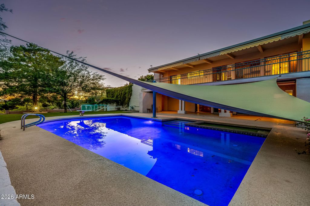 Image 192 of property listing at 2131 E BETHANY HOME Road, Phoenix, AZ 85016