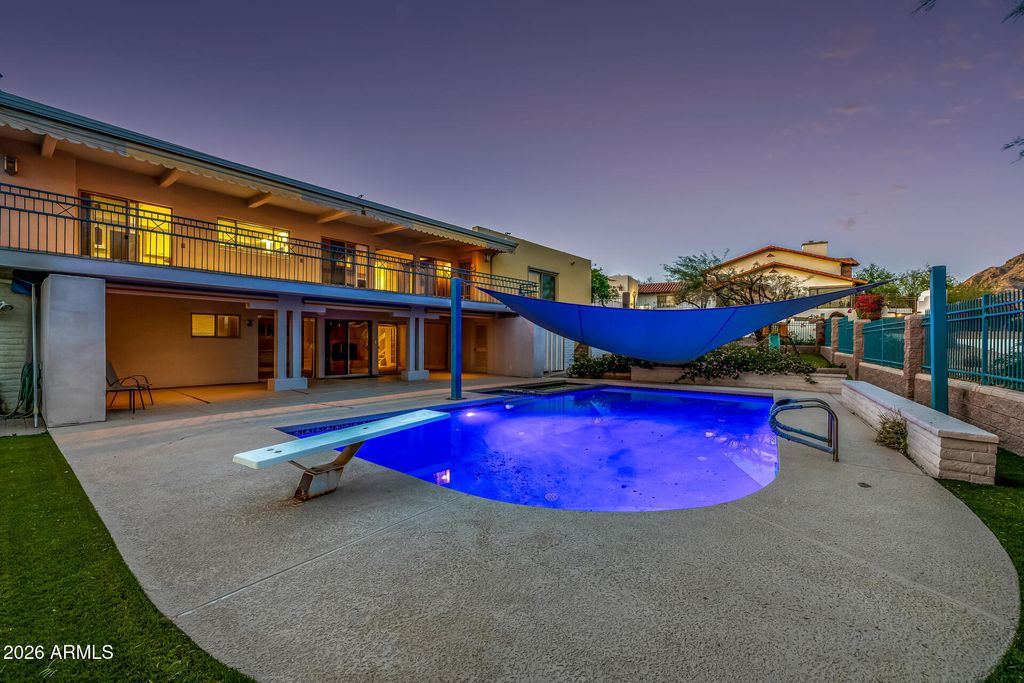 Image 193 of property listing at 2131 E BETHANY HOME Road, Phoenix, AZ 85016