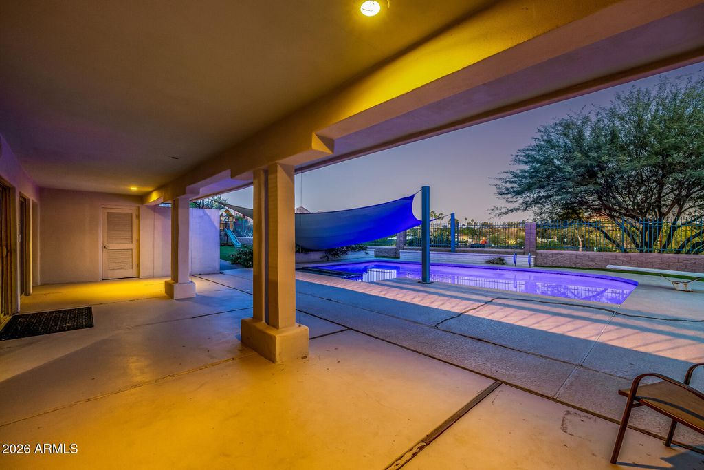 Image 196 of property listing at 2131 E BETHANY HOME Road, Phoenix, AZ 85016