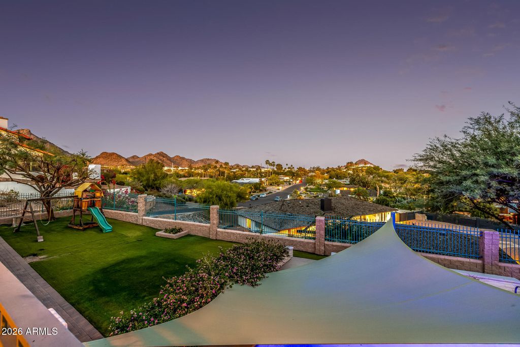 Image 197 of property listing at 2131 E BETHANY HOME Road, Phoenix, AZ 85016