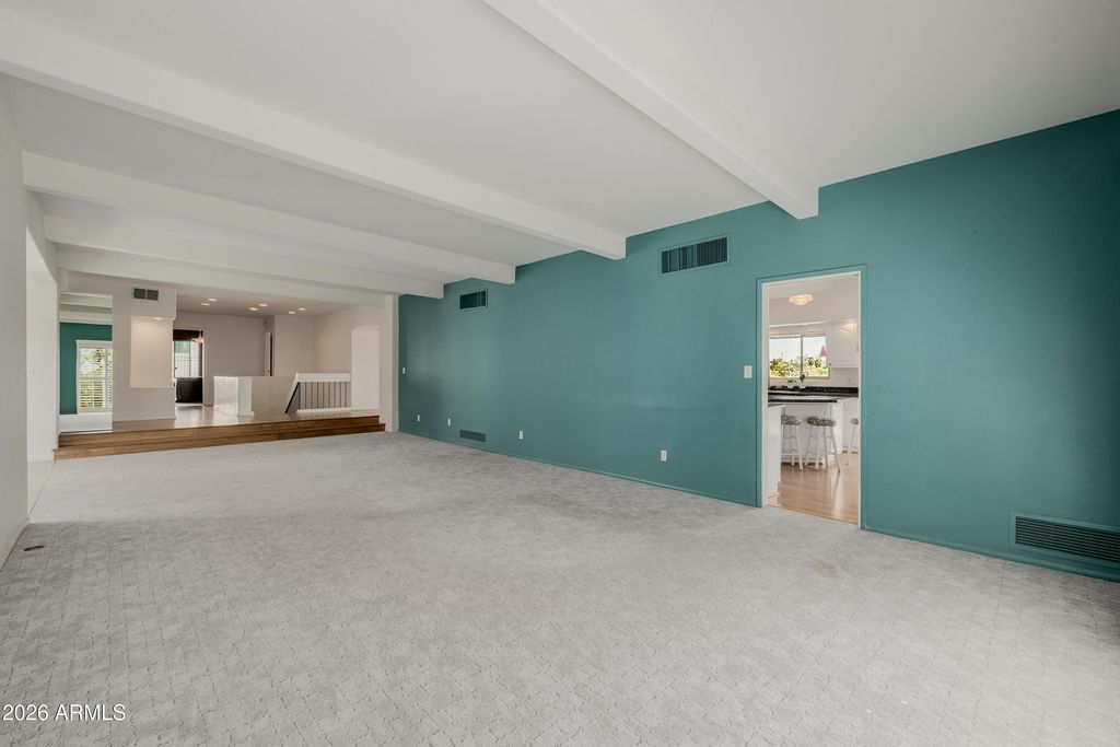 Image 25 of property listing at 2131 E BETHANY HOME Road, Phoenix, AZ 85016