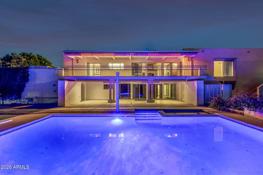Image 3 of property listing at 2131 E BETHANY HOME Road, Phoenix, AZ 85016