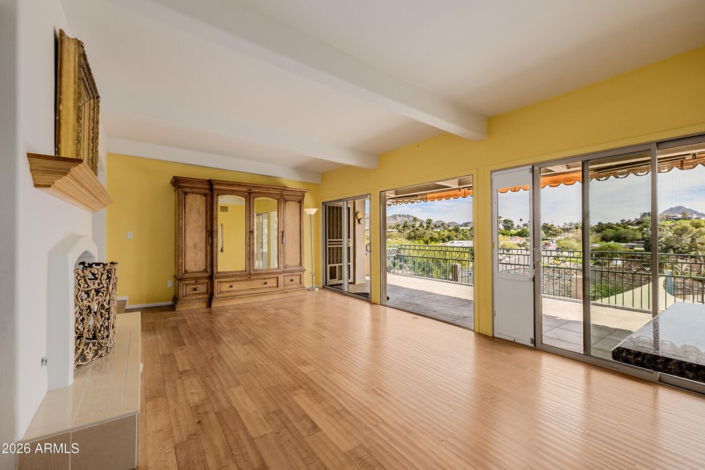 Image 31 of property listing at 2131 E BETHANY HOME Road, Phoenix, AZ 85016