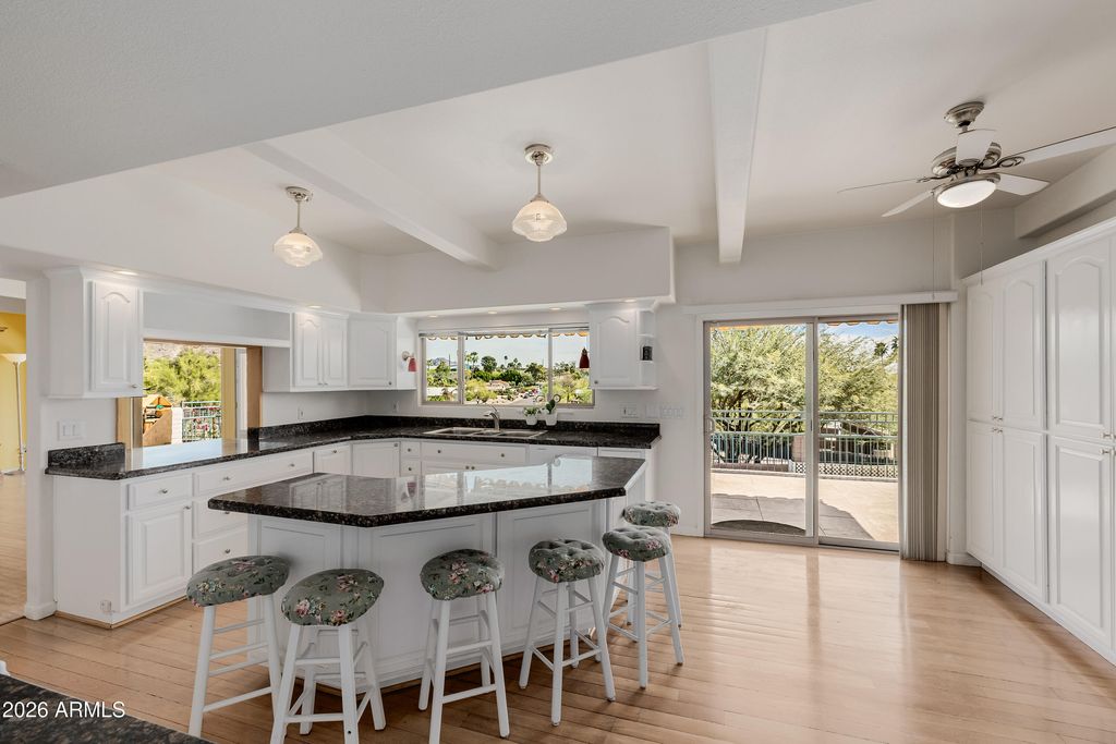 Image 34 of property listing at 2131 E BETHANY HOME Road, Phoenix, AZ 85016