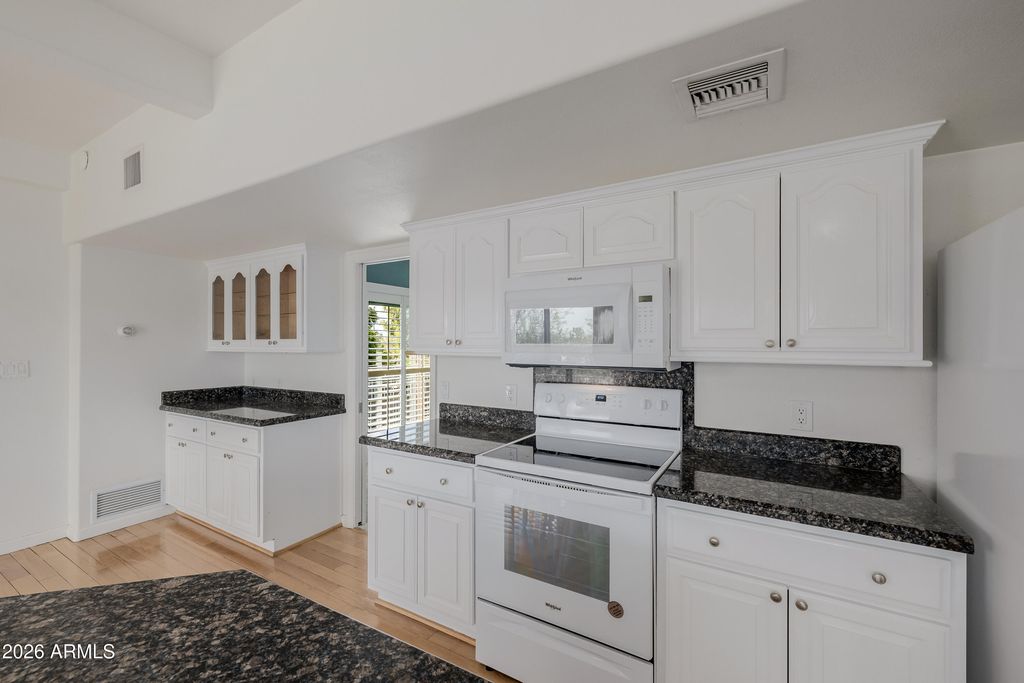 Image 37 of property listing at 2131 E BETHANY HOME Road, Phoenix, AZ 85016
