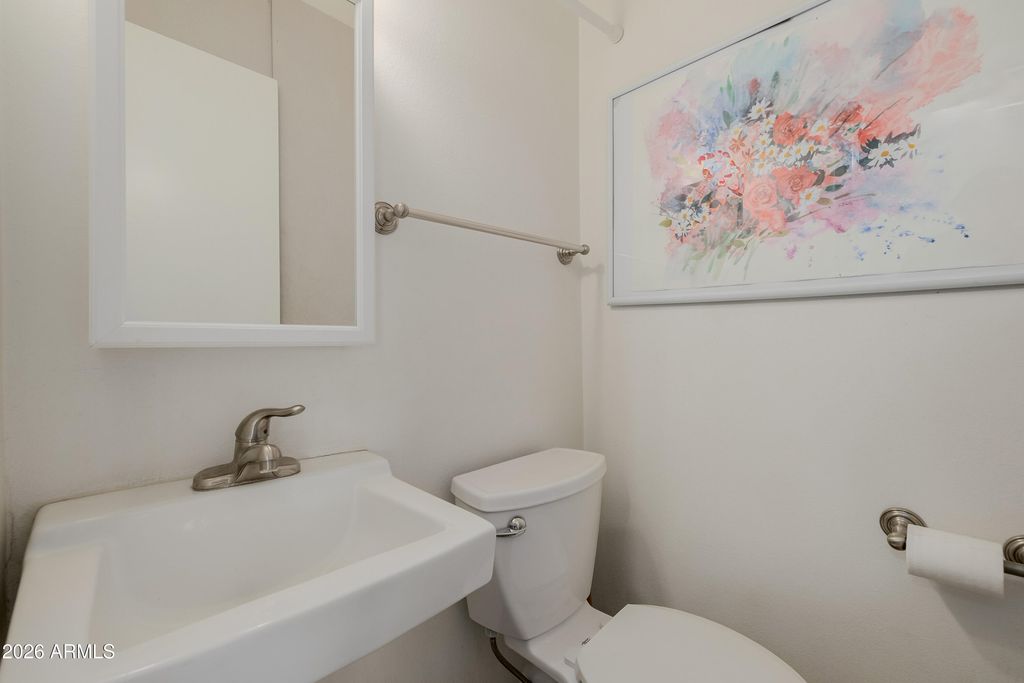 Image 42 of property listing at 2131 E BETHANY HOME Road, Phoenix, AZ 85016