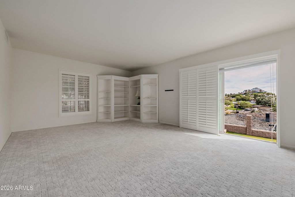 Image 44 of property listing at 2131 E BETHANY HOME Road, Phoenix, AZ 85016