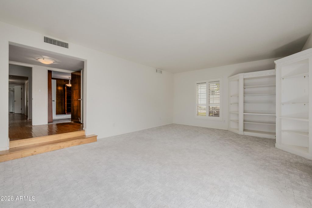 Image 46 of property listing at 2131 E BETHANY HOME Road, Phoenix, AZ 85016