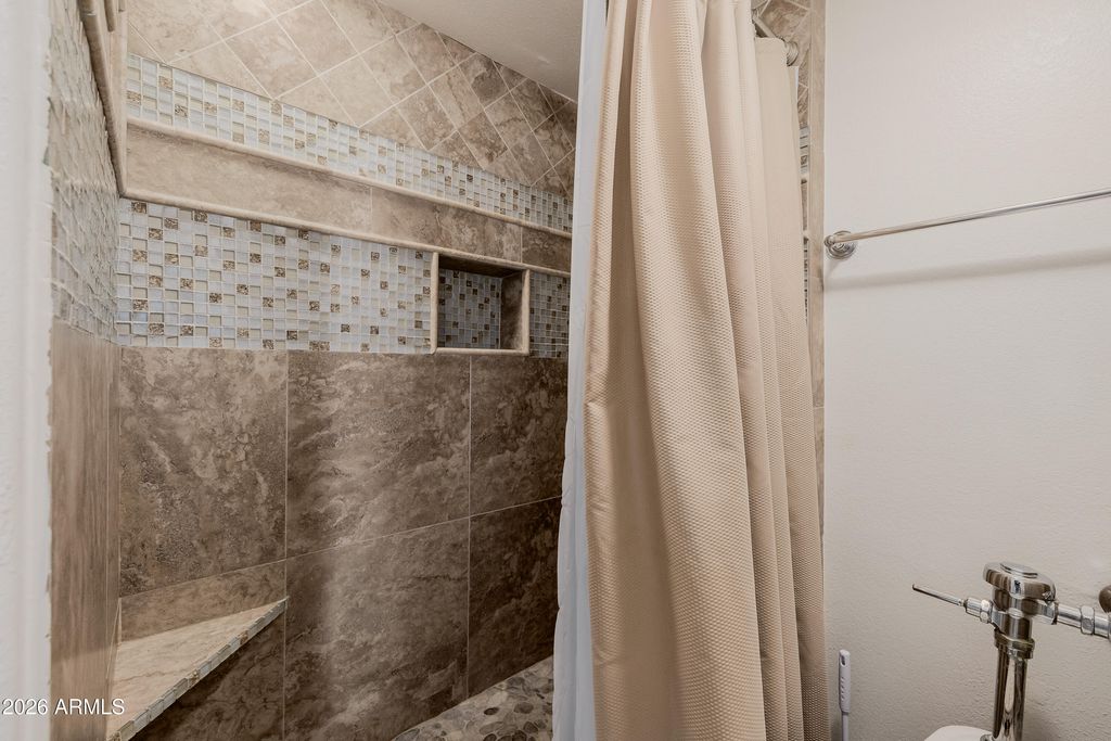 Image 56 of property listing at 2131 E BETHANY HOME Road, Phoenix, AZ 85016