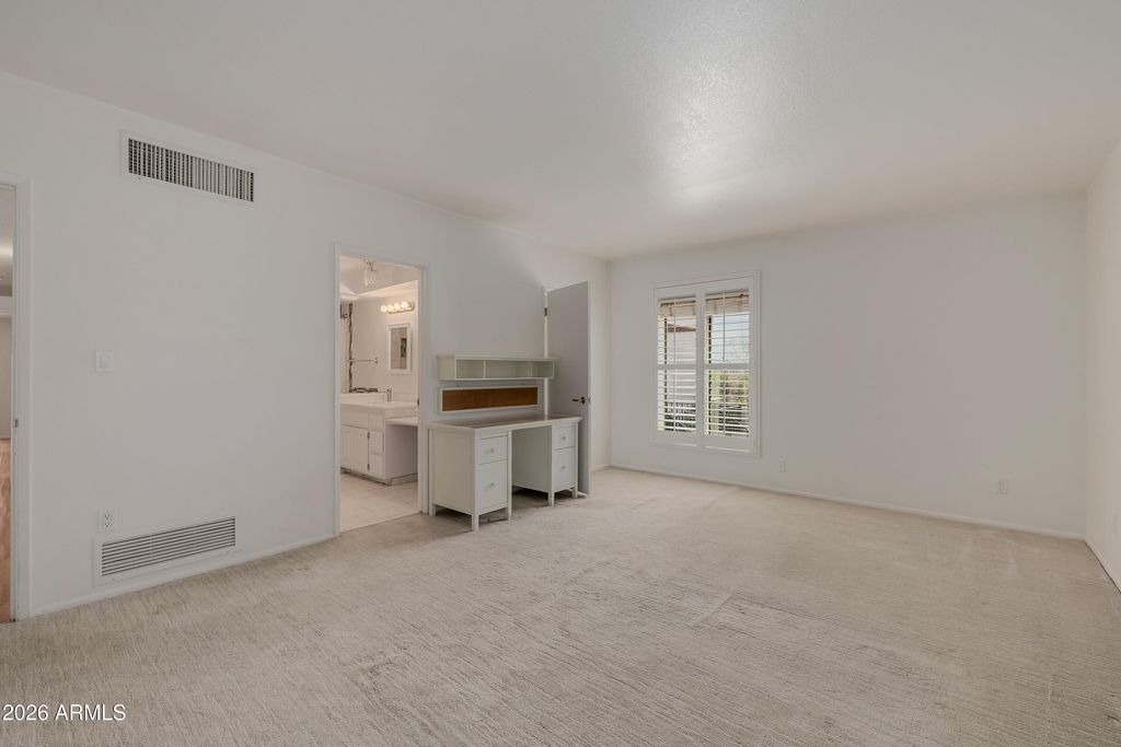 Image 65 of property listing at 2131 E BETHANY HOME Road, Phoenix, AZ 85016