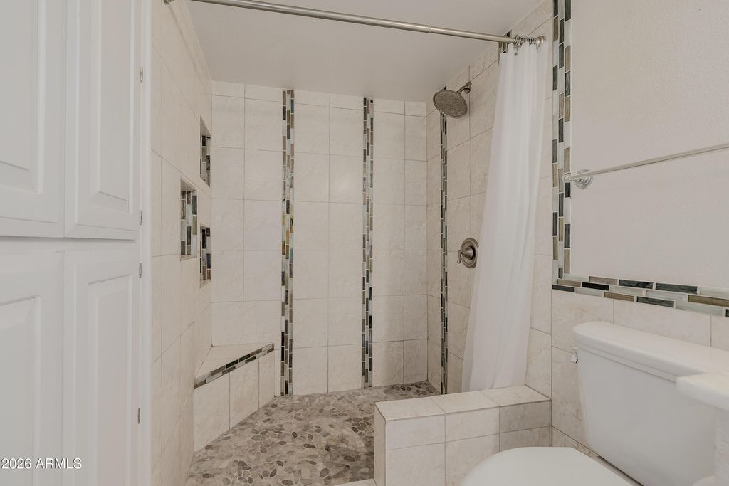 Image 66 of property listing at 2131 E BETHANY HOME Road, Phoenix, AZ 85016