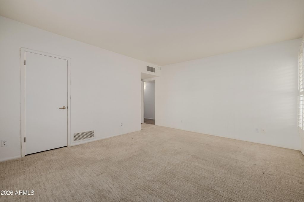 Image 69 of property listing at 2131 E BETHANY HOME Road, Phoenix, AZ 85016