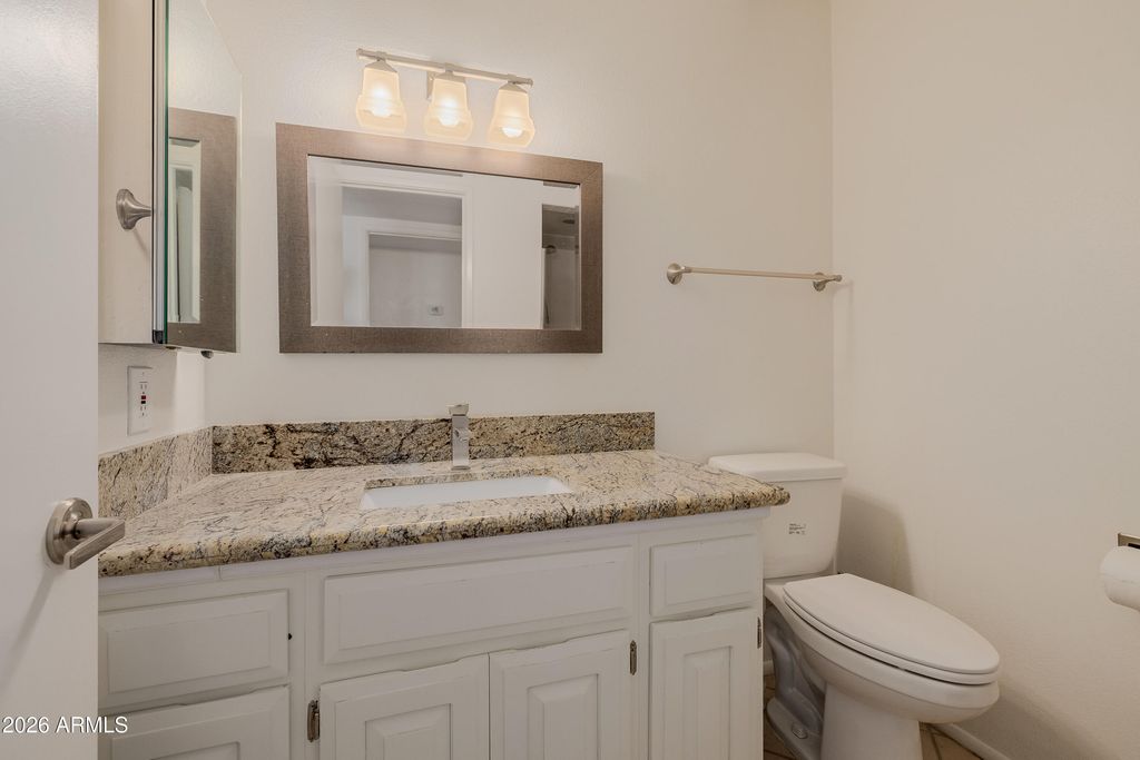 Image 70 of property listing at 2131 E BETHANY HOME Road, Phoenix, AZ 85016