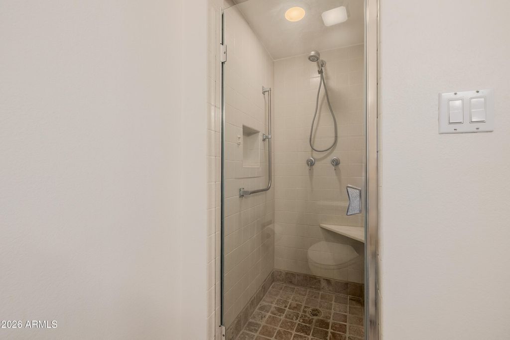 Image 71 of property listing at 2131 E BETHANY HOME Road, Phoenix, AZ 85016