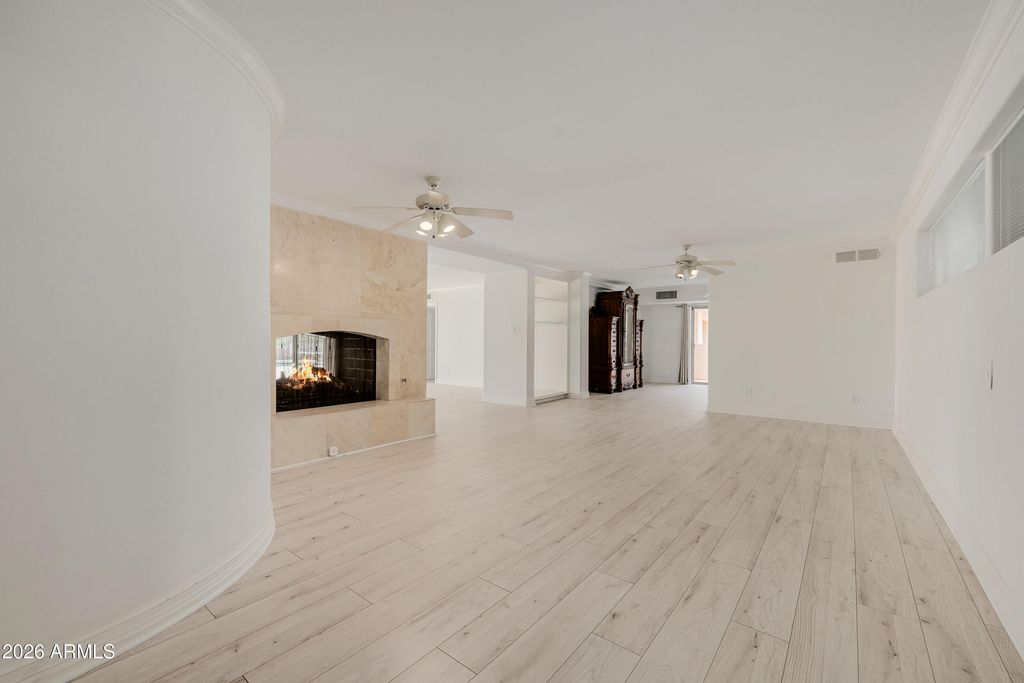 Image 77 of property listing at 2131 E BETHANY HOME Road, Phoenix, AZ 85016