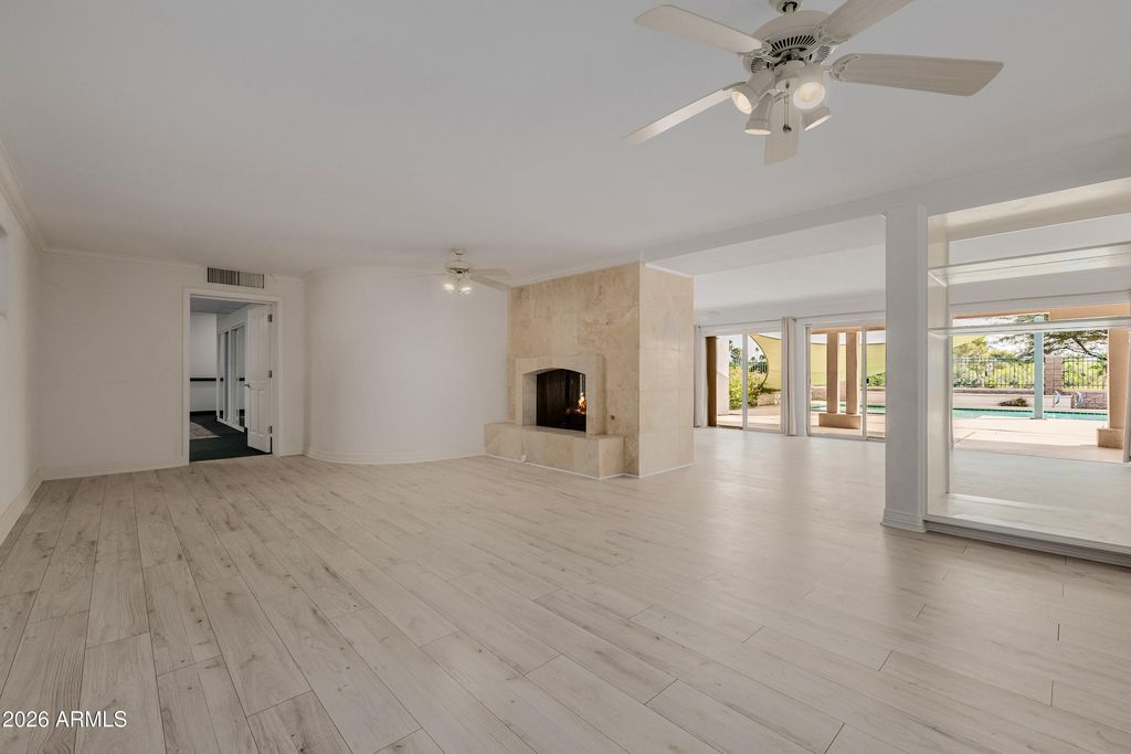 Image 79 of property listing at 2131 E BETHANY HOME Road, Phoenix, AZ 85016