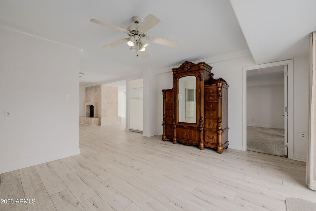Image 80 of property listing at 2131 E BETHANY HOME Road, Phoenix, AZ 85016