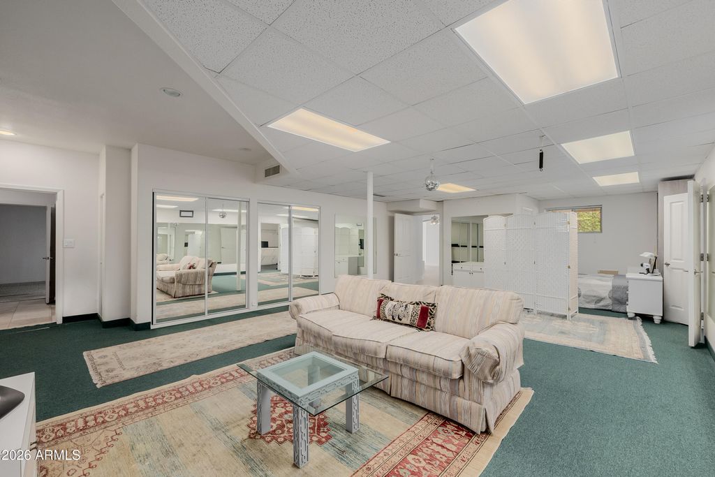 Image 85 of property listing at 2131 E BETHANY HOME Road, Phoenix, AZ 85016