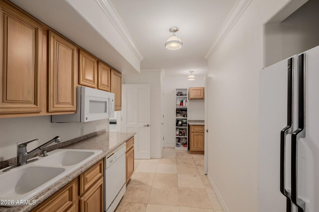 Image 91 of property listing at 2131 E BETHANY HOME Road, Phoenix, AZ 85016