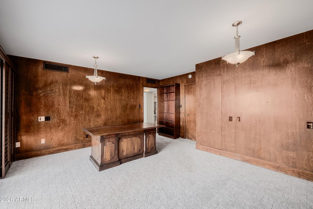 Image 95 of property listing at 2131 E BETHANY HOME Road, Phoenix, AZ 85016