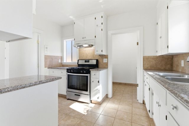 1416 S Court St Street, Visalia, CA 93277